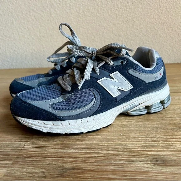 New Balance 2002R Boys Size 5Y W Blue Athletic Running Shoes Sneakers Sleek - Picture 2 of 14